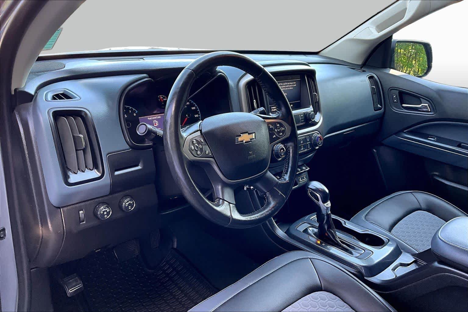 Used 2022 Chevrolet Colorado Z71 w/ Safety Package AWD/4WD image 16