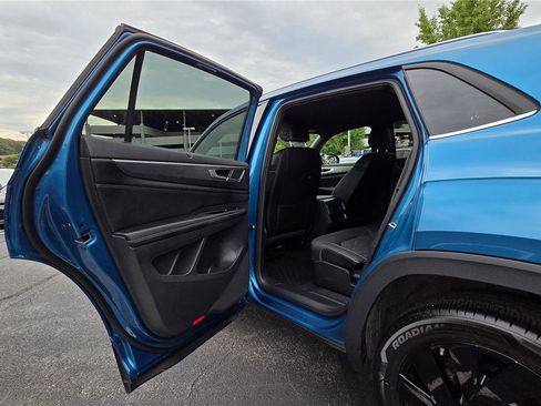 Certified 2024 Volkswagen Atlas Cross Sport SE w/ Black Wheel Package AWD/4WD image 25