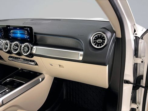 Used 2021 Mercedes-Benz GLB 250 4MATIC image 17