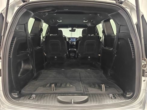Used 2023 Chrysler Pacifica Touring FWD image 30