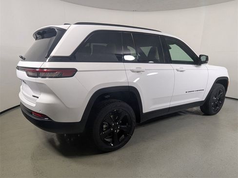 New 2025 Jeep Grand Cherokee Limited w/ Luxury Tech Group II image 7