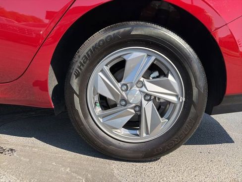Certified 2025 Hyundai Elantra SE FWD image 31