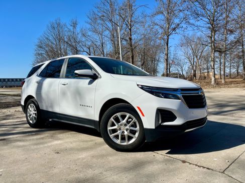 Used 2024 Chevrolet Equinox LT w/ LPO, Floor Liner Package image 1