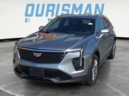 Used 2024 Cadillac XT4 Premium Luxury image 2