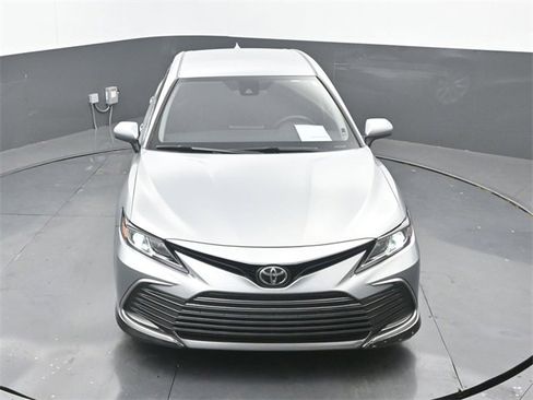 Used 2021 Toyota Camry LE image 31