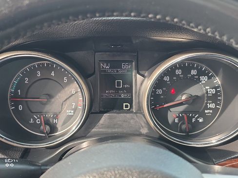 Used 2013 Jeep Grand Cherokee Limited w/ Luxury Group II image 11