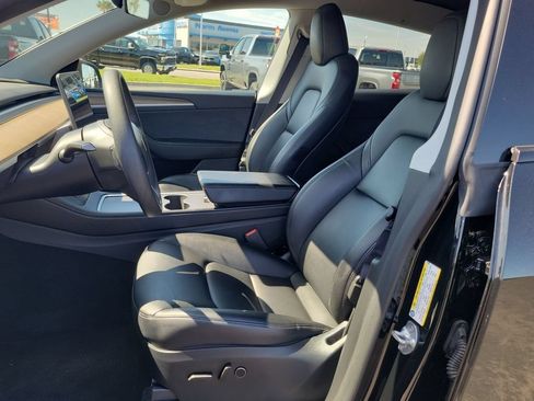 Used 2024 Tesla Model Y Long Range AWD/4WD image 17