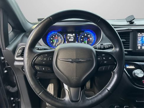 Used 2020 Chrysler Pacifica Touring w/ S Appearance Package image 21