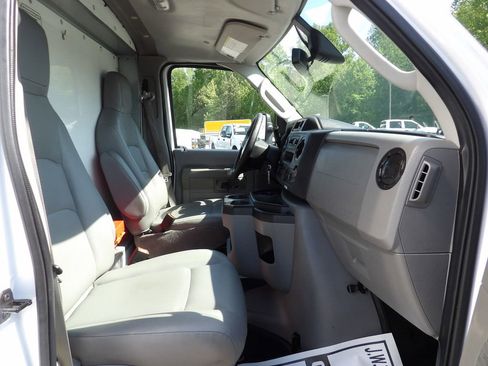Used 2021 Ford E-350 and Econoline 350 Super Duty image 24