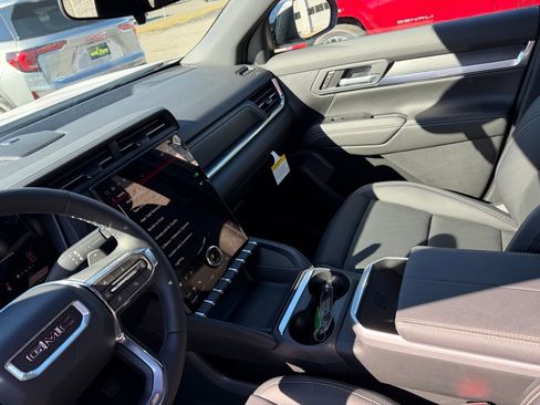 New 2026 GMC Terrain Elevation w/ Elevation Premium Package image 19