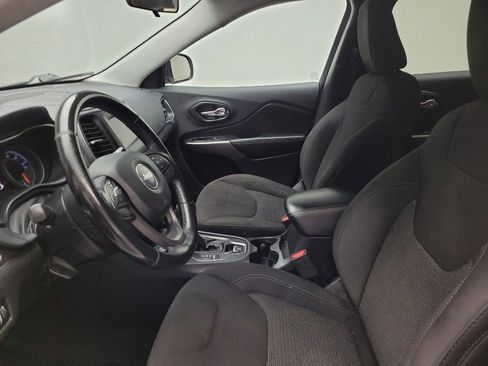 Used 2019 Jeep Cherokee Latitude w/ Cold Weather Group AWD/4WD image 17