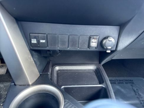 Used 2015 Toyota RAV4 LE image 30