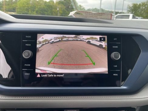 Used 2024 Volkswagen Taos SE image 7