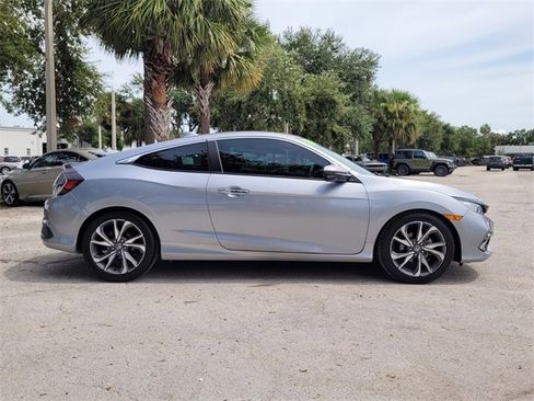 Used 2019 Honda Civic Touring image 5