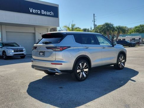 New 2026 Mitsubishi Outlander SE image 6