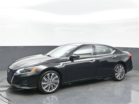 Certified 2025 Nissan Altima 2.5 SL image 2