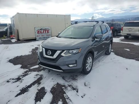 Used 2017 Nissan Rogue SV image 1