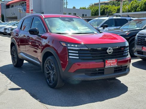 New 2026 Nissan Kicks SR w/ SR Premium Package FWD image 10