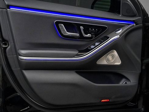 Used 2022 Mercedes-Benz S 500 4MATIC w/ AMG Line Package image 12