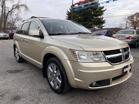 Used 2010 Dodge Journey SXT w/ Rear Seat Video Group image 3