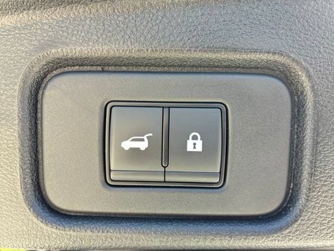 Used 2025 Nissan Pathfinder SL w/ SL Premium Package AWD/4WD image 10