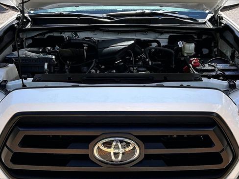 Used 2020 Toyota Tacoma SR AWD/4WD image 29