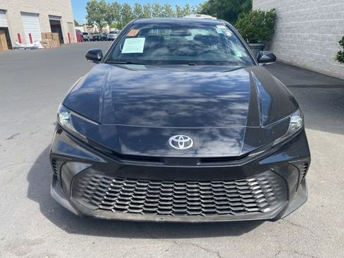 Used 2025 Toyota Camry SE image 2