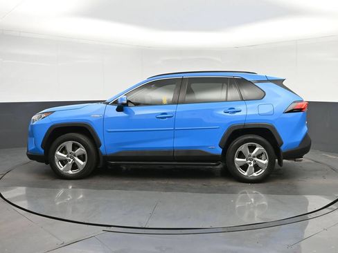 Used 2021 Toyota RAV4 XLE Premium AWD/4WD image 4