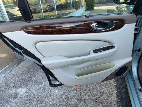Used 2007 Jaguar XJ8 L RWD image 17