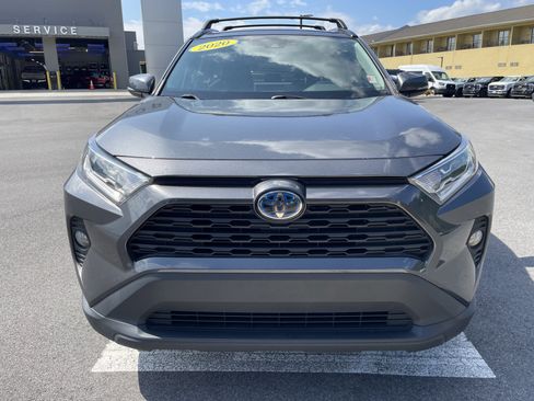 Used 2020 Toyota RAV4 XLE image 2