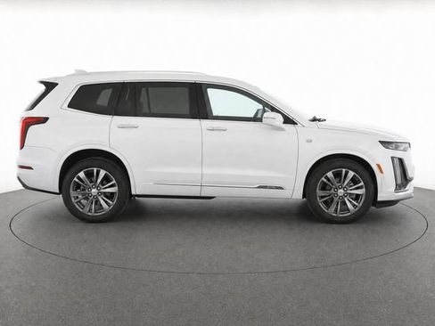 Used 2021 Cadillac XT6 Premium Luxury FWD image 3