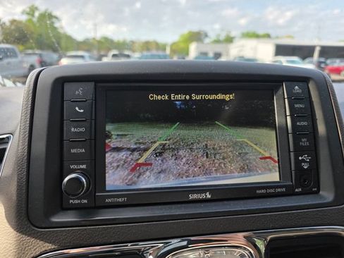 Used 2015 Chrysler Town & Country Limited Platinum image 18