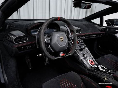 Used 2018 Lamborghini Huracan Performante AWD/4WD image 34