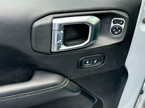 Used 2022 Jeep Wrangler Unlimited Sahara w/ Cold Weather Group AWD/4WD image 19