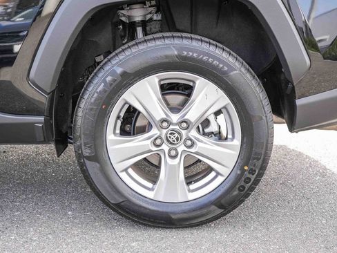 Used 2025 Toyota RAV4 XLE AWD/4WD image 12