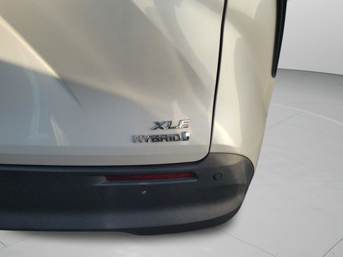 Used 2023 Toyota Sienna XLE FWD image 29