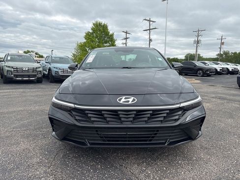Certified 2025 Hyundai Elantra Sport FWD image 2