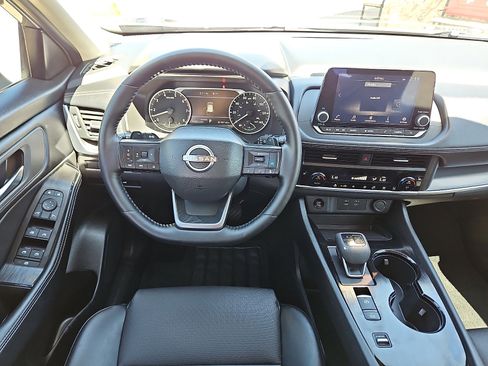 Used 2025 Nissan Rogue SV w/ SV Premium Package FWD image 8