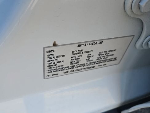 Used 2024 Tesla Model Y Performance image 21