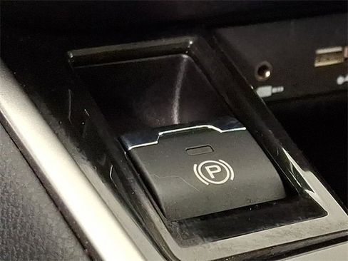 Used 2020 Subaru Outback Premium image 24