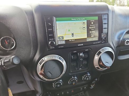Used 2015 Jeep Wrangler Unlimited Sahara w/ Dual Top Group AWD/4WD image 19