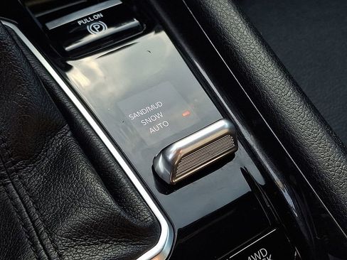 Used 2024 Jeep Compass Latitude image 23