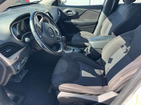 Used 2015 Jeep Cherokee Latitude w/ Comfort/Convenience Group FWD image 8