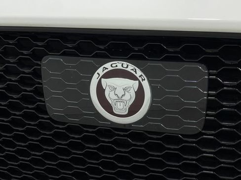 Used 2019 Jaguar F-PACE Prestige image 40