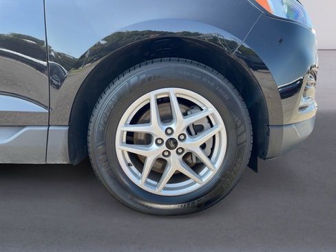 Used 2024 Ford Edge SEL image 9