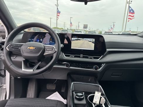 Used 2026 Chevrolet Equinox LT AWD/4WD image 40