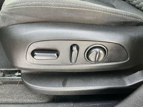 Used 2018 Chevrolet Equinox LT w/ Sun & Infotainment Package image 16