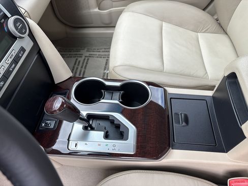 Used 2014 Toyota Camry XLE w/ Leather Package FWD image 8
