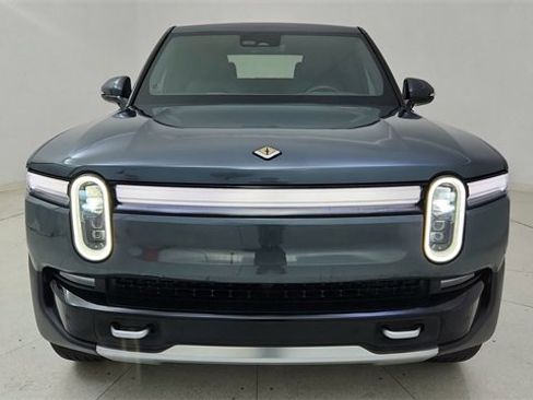 Used 2025 Rivian R1T Adventure image 13