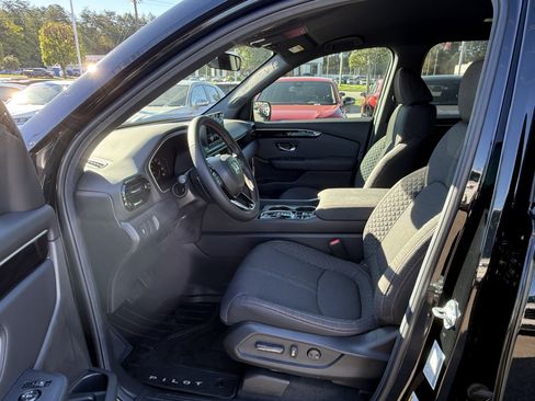 New 2025 Honda Pilot Sport image 12